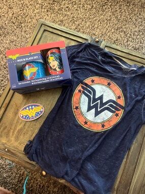 Wonder Woman Tee with Mug & Tumbler Set and two belt buckle